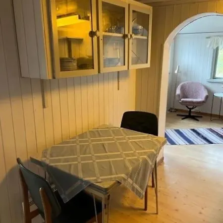 Lofoten, Sjarmerende Leilighet I Havkanten. Kabelvag
